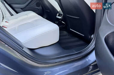 Седан Tesla Model 3 2023 в 