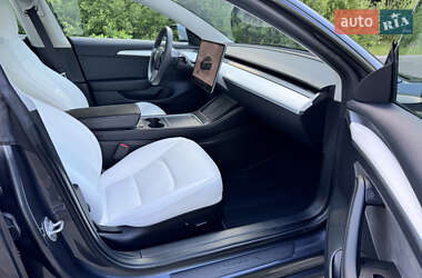 Седан Tesla Model 3 2023 в 