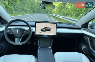 Седан Tesla Model 3 2023 в 