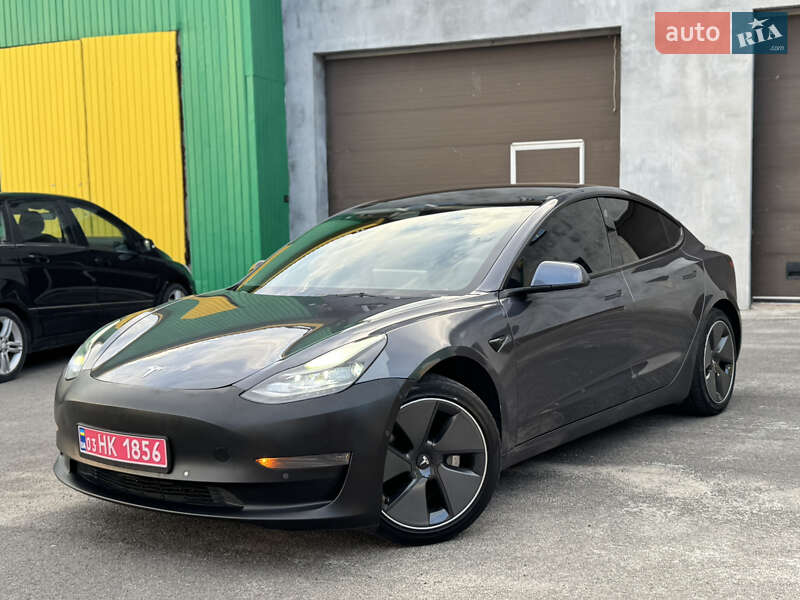 Седан Tesla Model 3 2021 в 