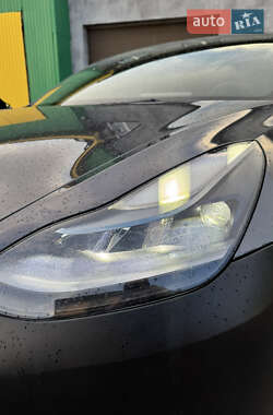 Седан Tesla Model 3 2021 в 