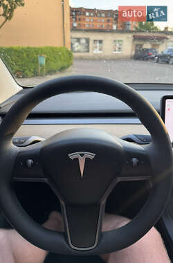 Седан Tesla Model 3 2021 в 