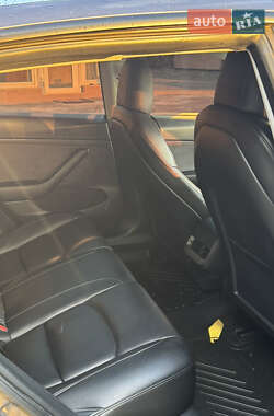 Седан Tesla Model 3 2021 в 