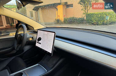 Седан Tesla Model 3 2021 в 