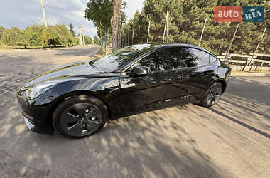 Седан Tesla Model 3 2020 в 