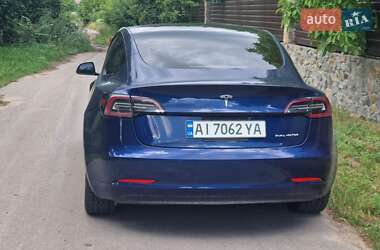 Седан Tesla Model 3 2022 в 