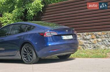 Седан Tesla Model 3 2022 в 