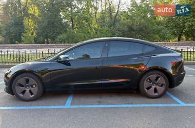 Седан Tesla Model 3 2022 в 