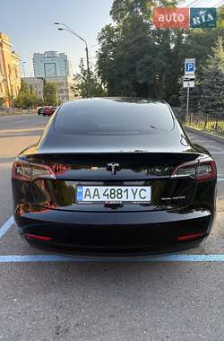 Седан Tesla Model 3 2022 в 