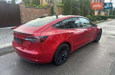 Седан Tesla Model 3 2022 в 