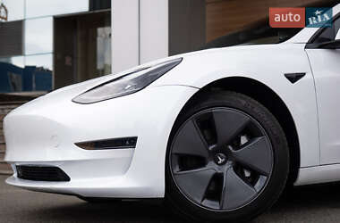 Седан Tesla Model 3 2023 в 