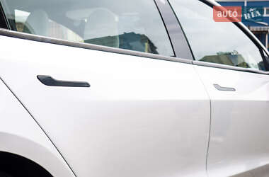 Седан Tesla Model 3 2023 в 
