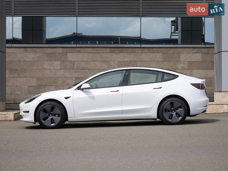 Седан Tesla Model 3 2023 в Киеве