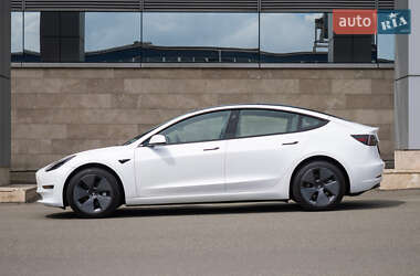 Седан Tesla Model 3 2023 в 