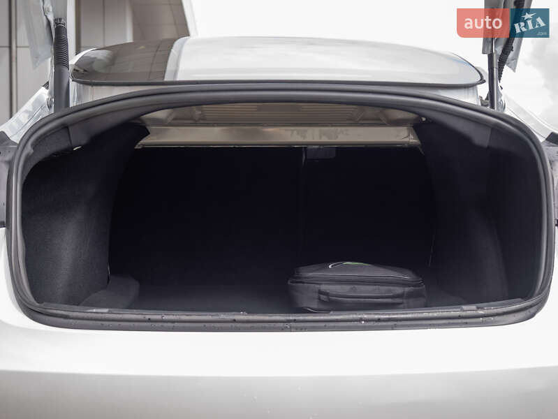 Седан Tesla Model 3 2023 в Киеве