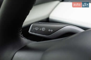 Седан Tesla Model 3 2023 в 