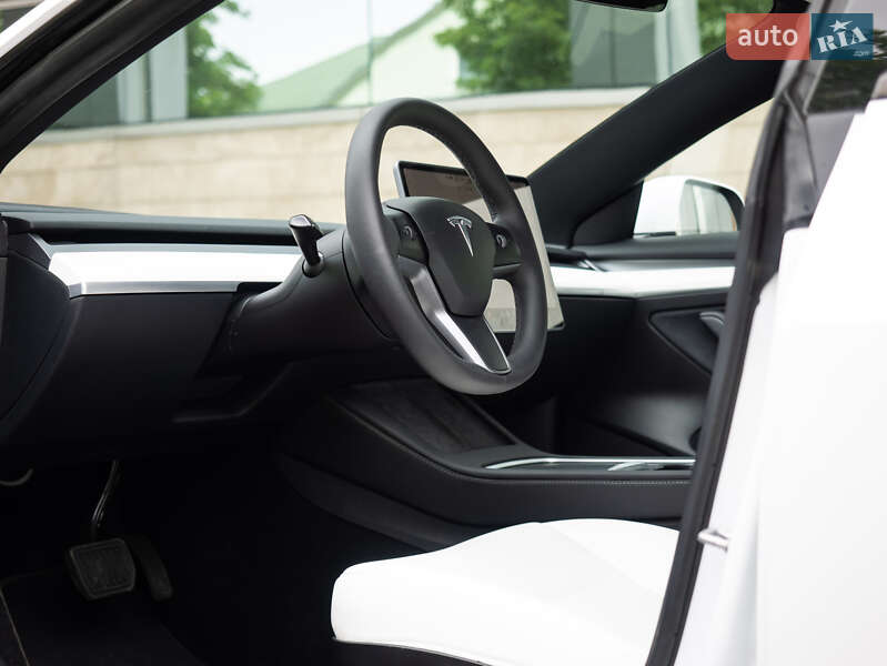 Седан Tesla Model 3 2023 в Киеве