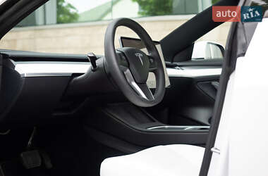 Седан Tesla Model 3 2023 в 
