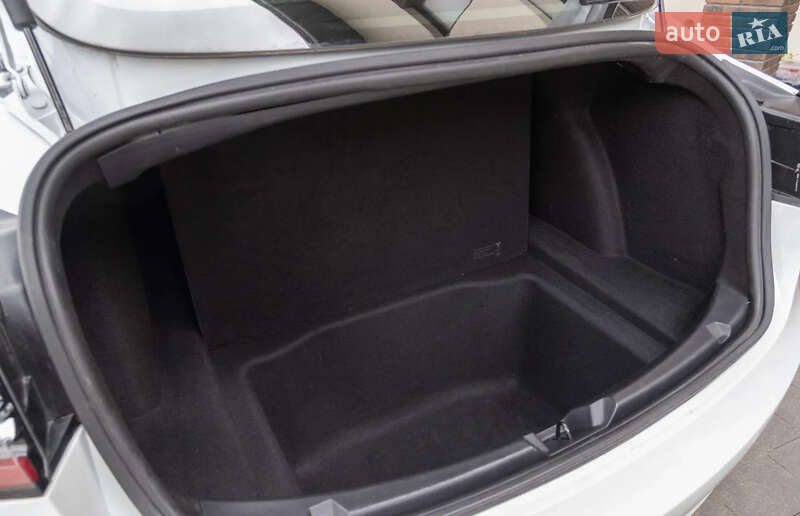 Седан Tesla Model 3 2020 в Луцке