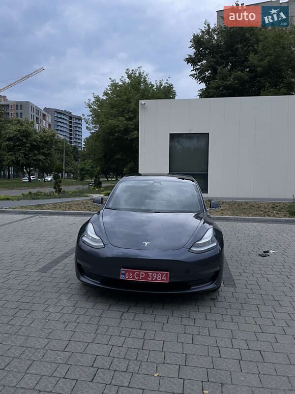 Седан Tesla Model 3 2020 в Львове