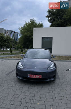Седан Tesla Model 3 2020 в 