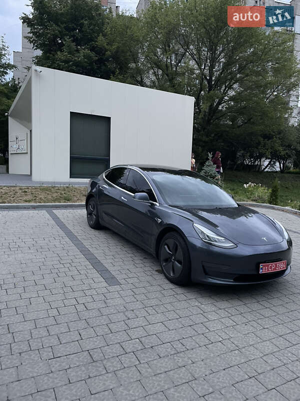 Седан Tesla Model 3 2020 в Львове