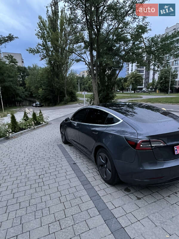 Седан Tesla Model 3 2020 в Львове