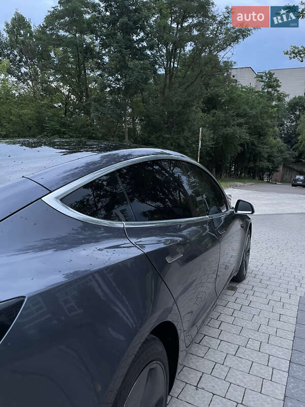 Седан Tesla Model 3 2020 в Львове