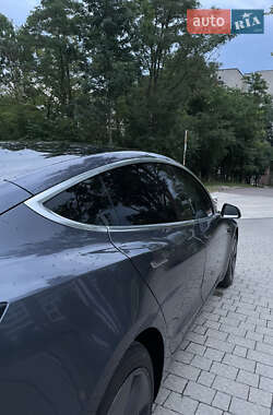 Седан Tesla Model 3 2020 в 