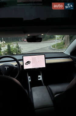 Седан Tesla Model 3 2020 в 