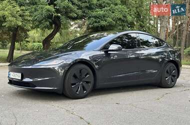 Седан Tesla Model 3 2024 в 