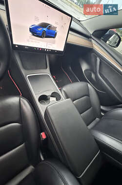 Седан Tesla Model 3 2022 в 