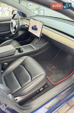 Седан Tesla Model 3 2022 в 
