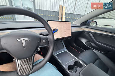Седан Tesla Model 3 2022 в 