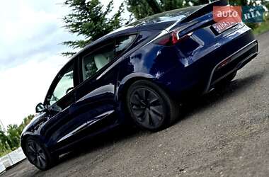 Седан Tesla Model 3 2024 в 