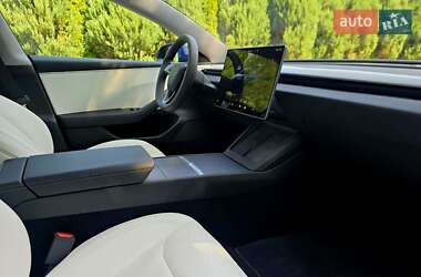Седан Tesla Model 3 2024 в 