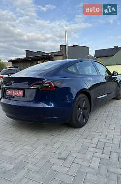 Седан Tesla Model 3 2022 в 