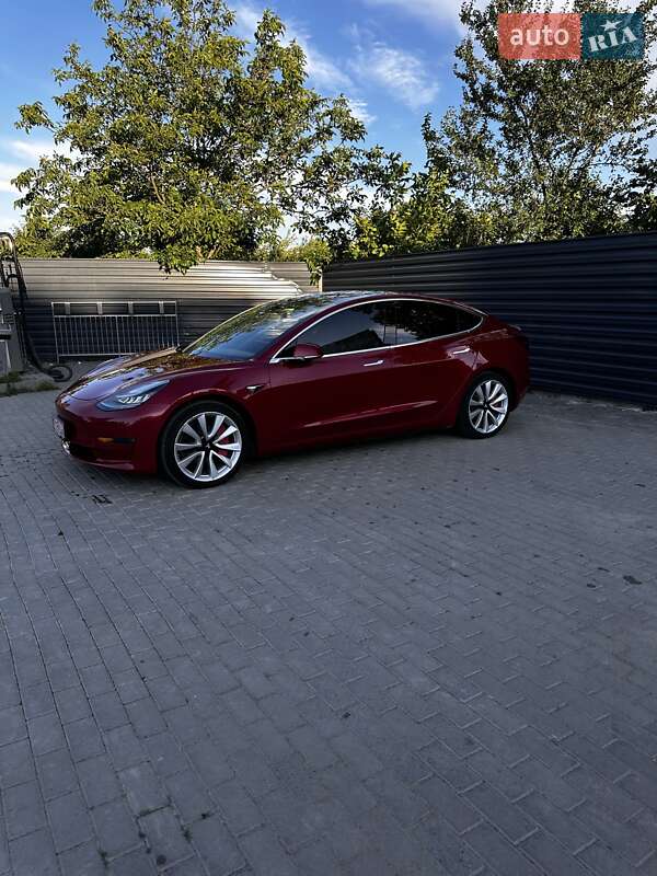 Седан Tesla Model 3 2018 в Ивано-Франковске