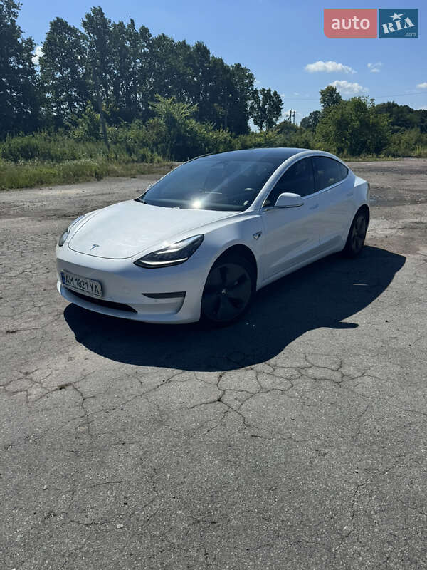 Седан Tesla Model 3 2019 в Звягелі