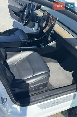 Седан Tesla Model 3 2019 в 