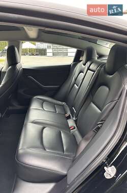 Седан Tesla Model 3 2021 в 