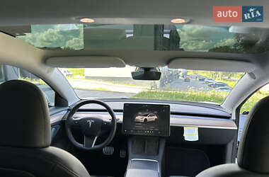Седан Tesla Model 3 2023 в 