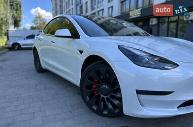 Седан Tesla Model 3 2023 в Новояворовске