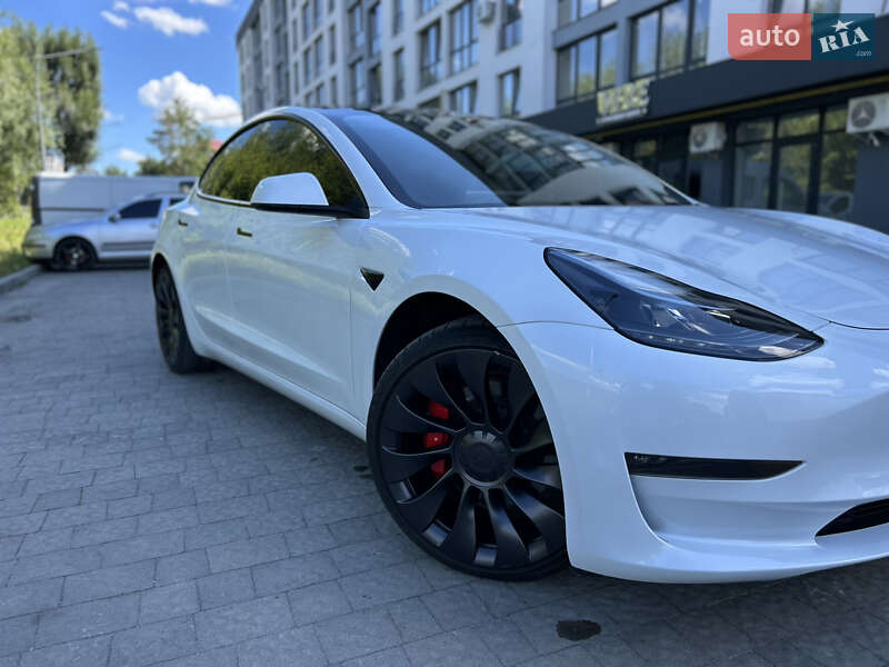 Седан Tesla Model 3 2023 в 