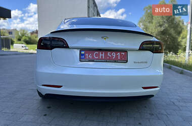 Седан Tesla Model 3 2023 в 