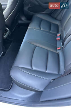 Седан Tesla Model 3 2023 в 