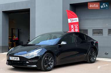 Седан Tesla Model 3 2021 в 