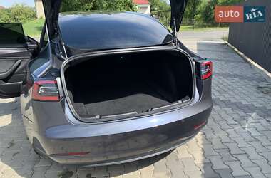 Седан Tesla Model 3 2019 в Іршаві