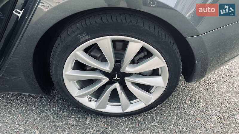 Седан Tesla Model 3 2018 в Києві