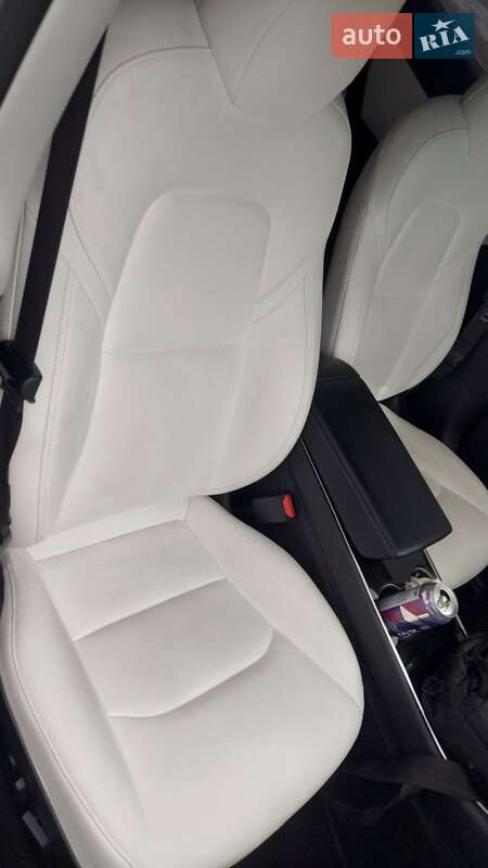 Седан Tesla Model 3 2018 в Житомирі